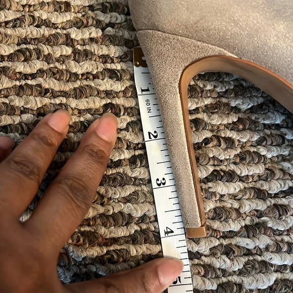 Vince Camuto gold tuxedo heels size 9.5 - Picture 7 of 7